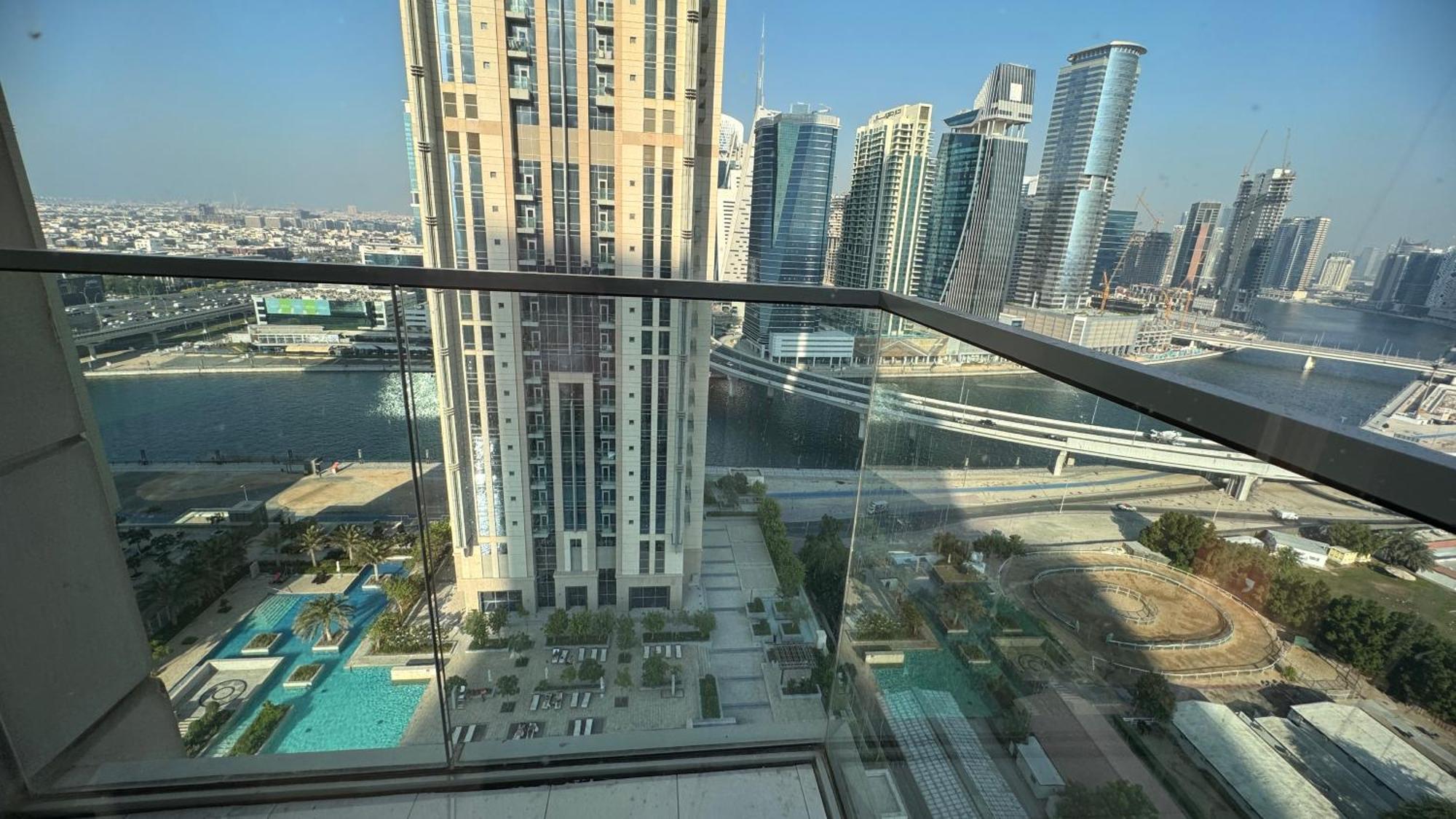 Amazing 1 Bedroom - Downtown Dubai, Canal & Burj Views * Dubái
