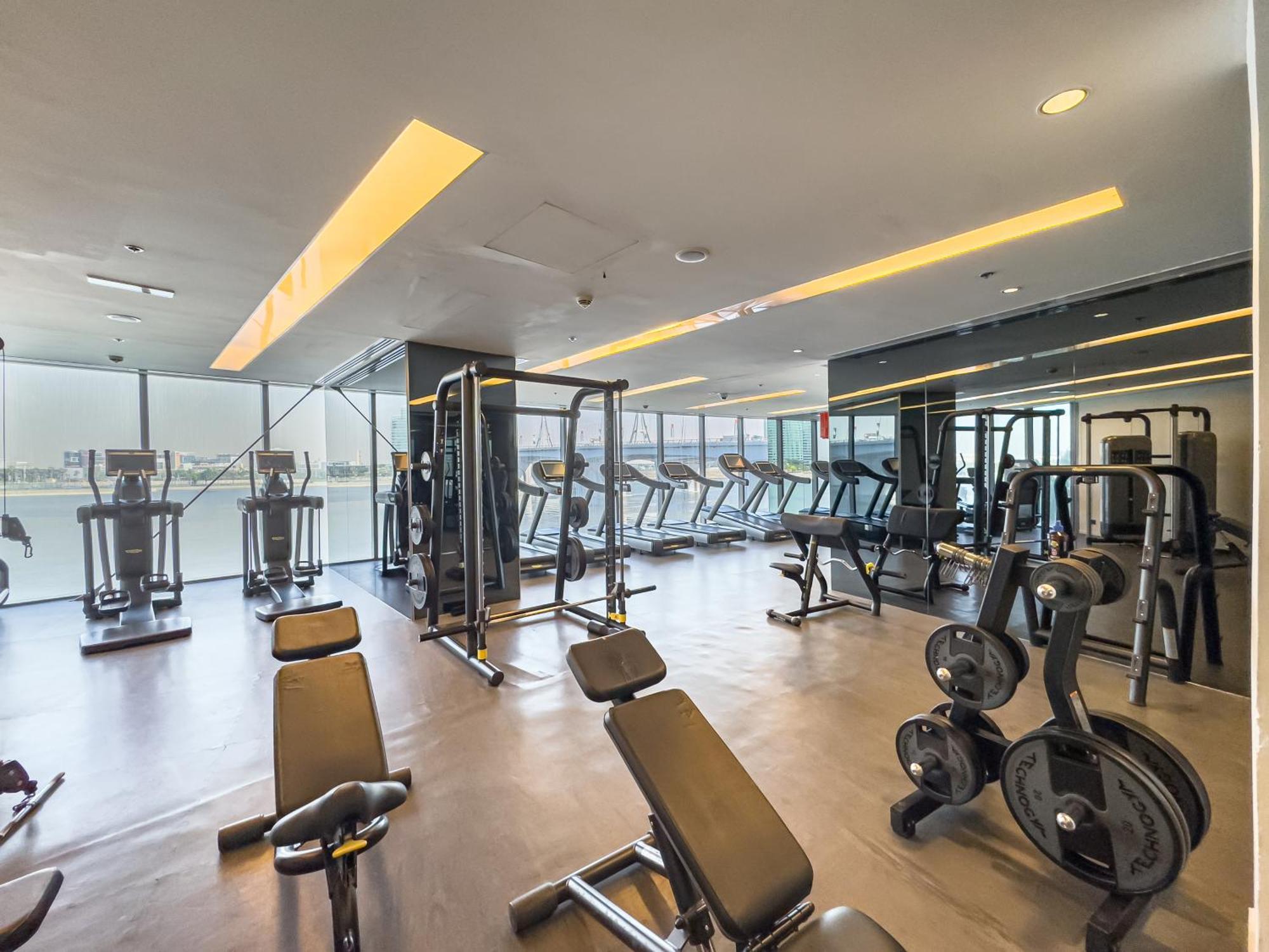 Luxurious 1bhk In D1 Tower With Stunning Creek Views, Close To Airport & Downtown * Dubai