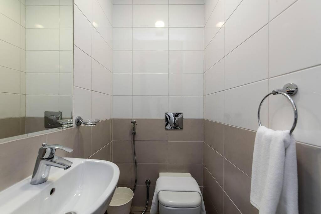 Free Netflix, Sea View, Private & Pool Appartement