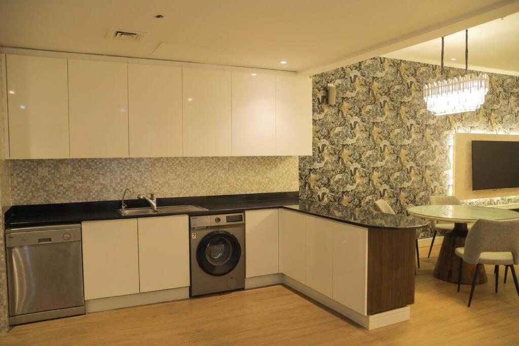Stunning Seaview Elite Marina Appartement