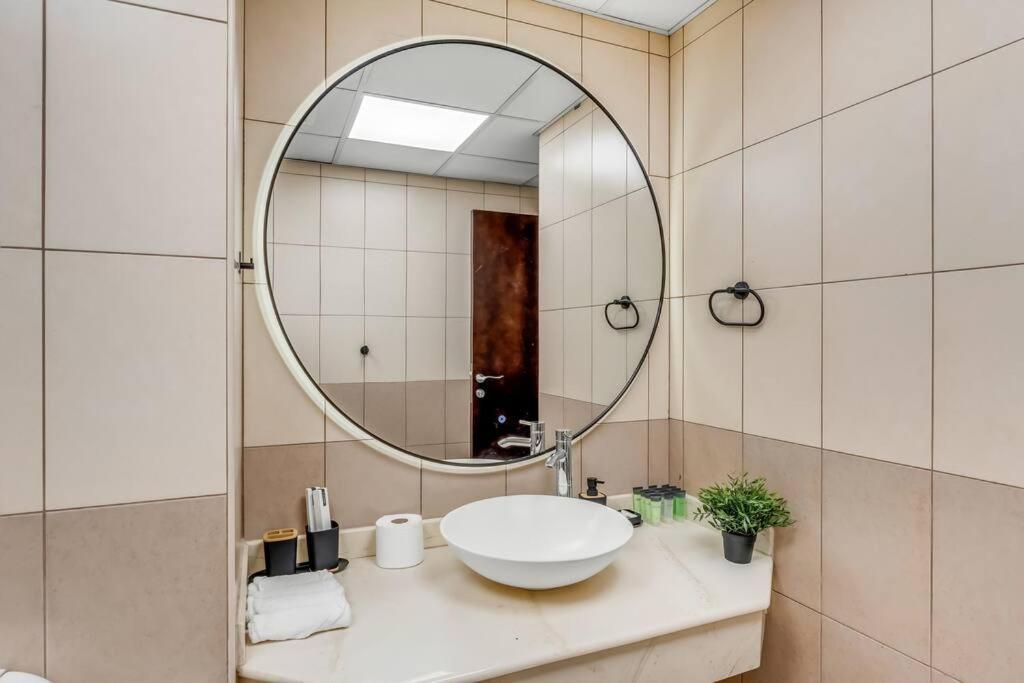 Waves - Comfortable 1br Getaway In Jvc With Park Views Appartamento *