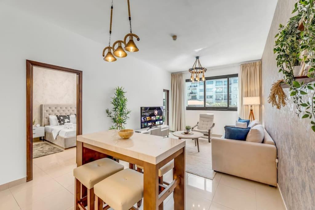 Waves - Comfortable 1br Getaway In Jvc With Park Views *