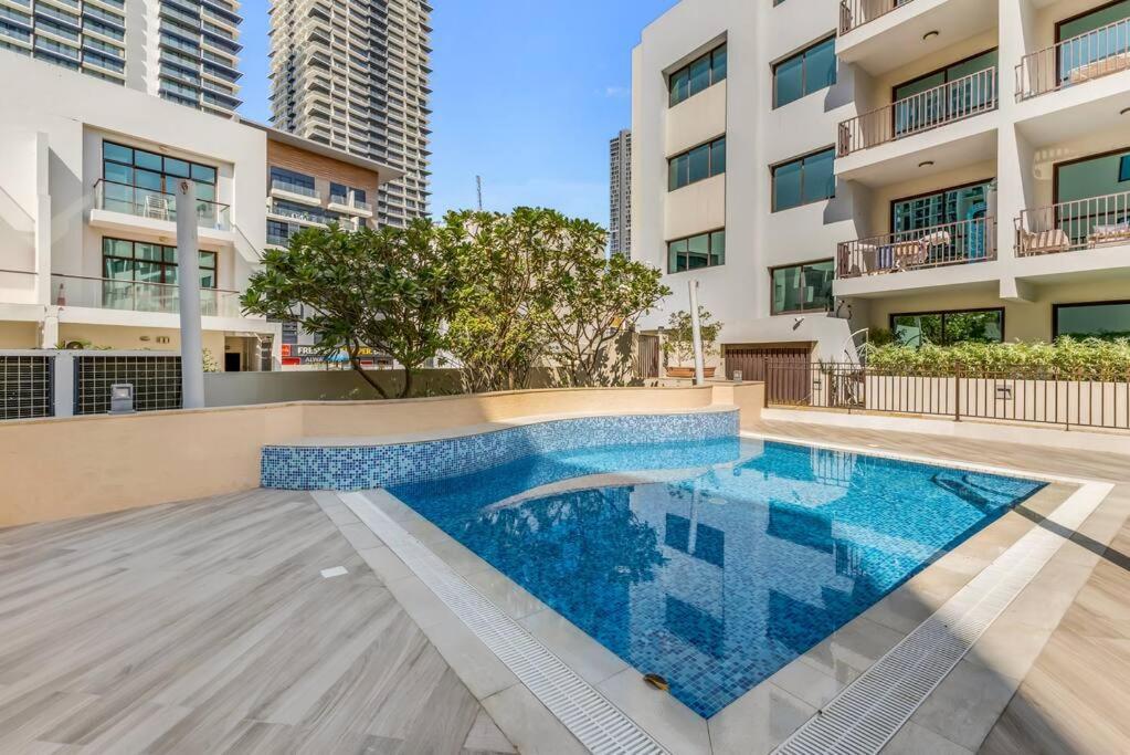 Appartamento Waves - Comfortable 1br Getaway In Jvc With Park Views *