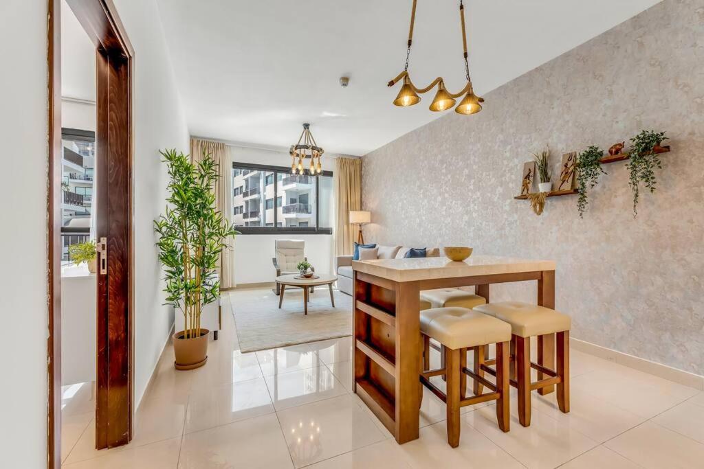 Waves - Comfortable 1br Getaway In Jvc With Park Views * Dubai