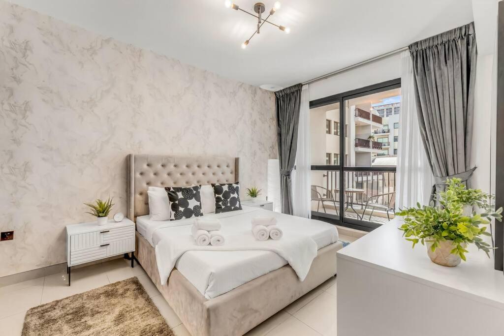 Waves - Comfortable 1br Getaway In Jvc With Park Views Dubai