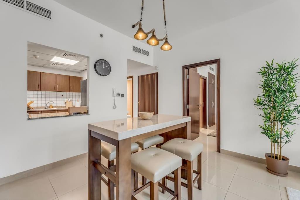 Waves - Comfortable 1br Getaway In Jvc With Park Views * Dubai