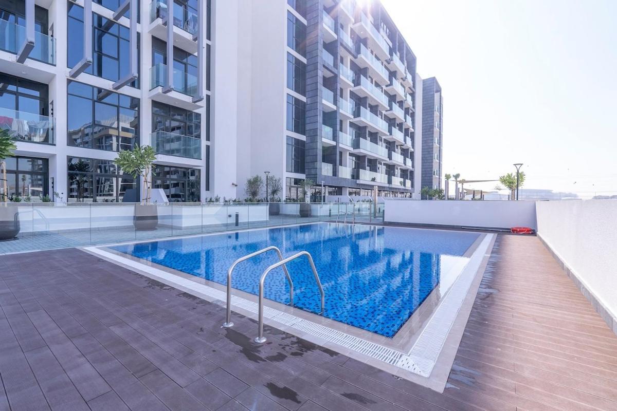 Lovable Studio With Street View At Azizi Riviera In Meydan One Dubaï