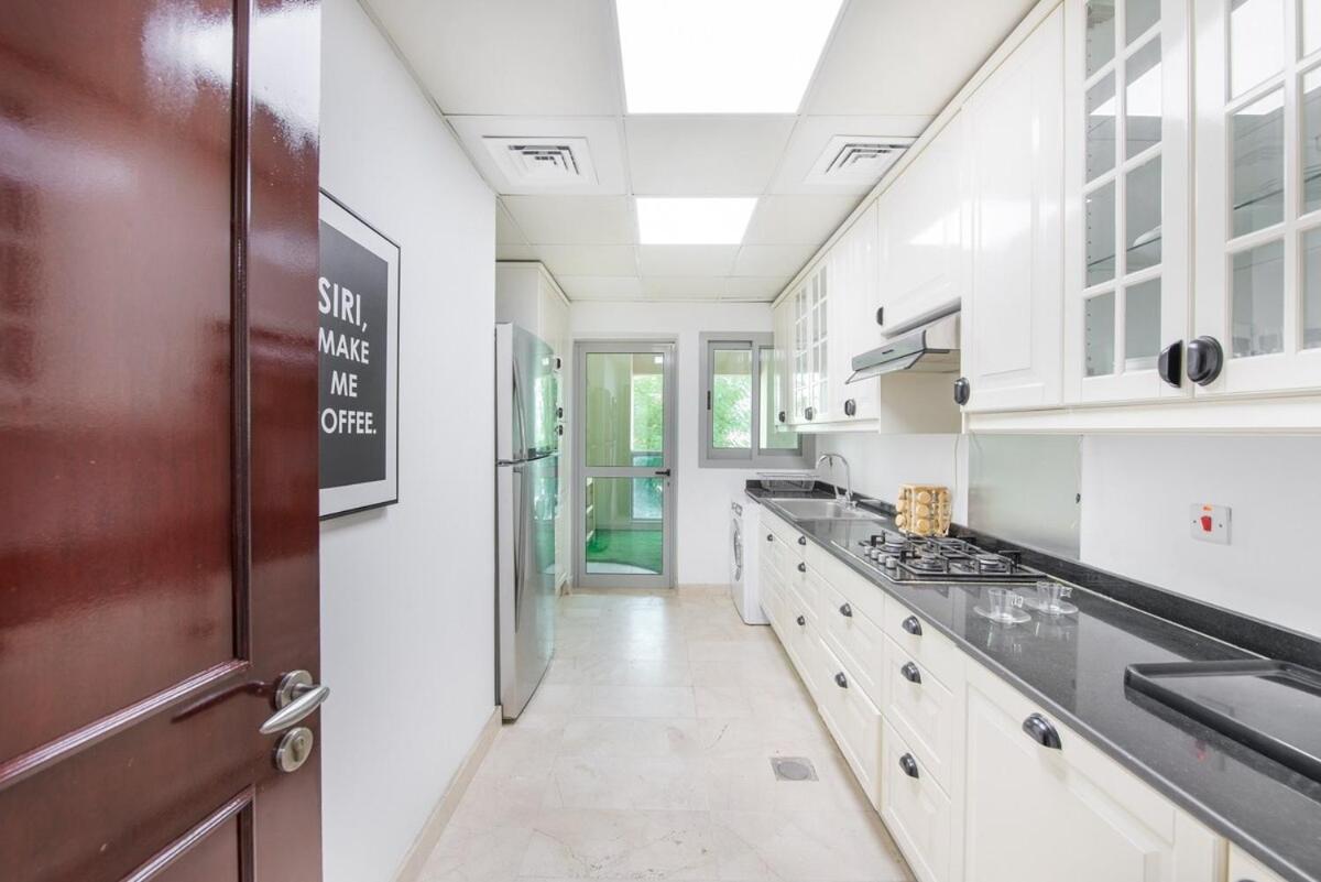 Ferienhaus Delightful 2-bedroom At Belvedere Marina With Balcony Views *