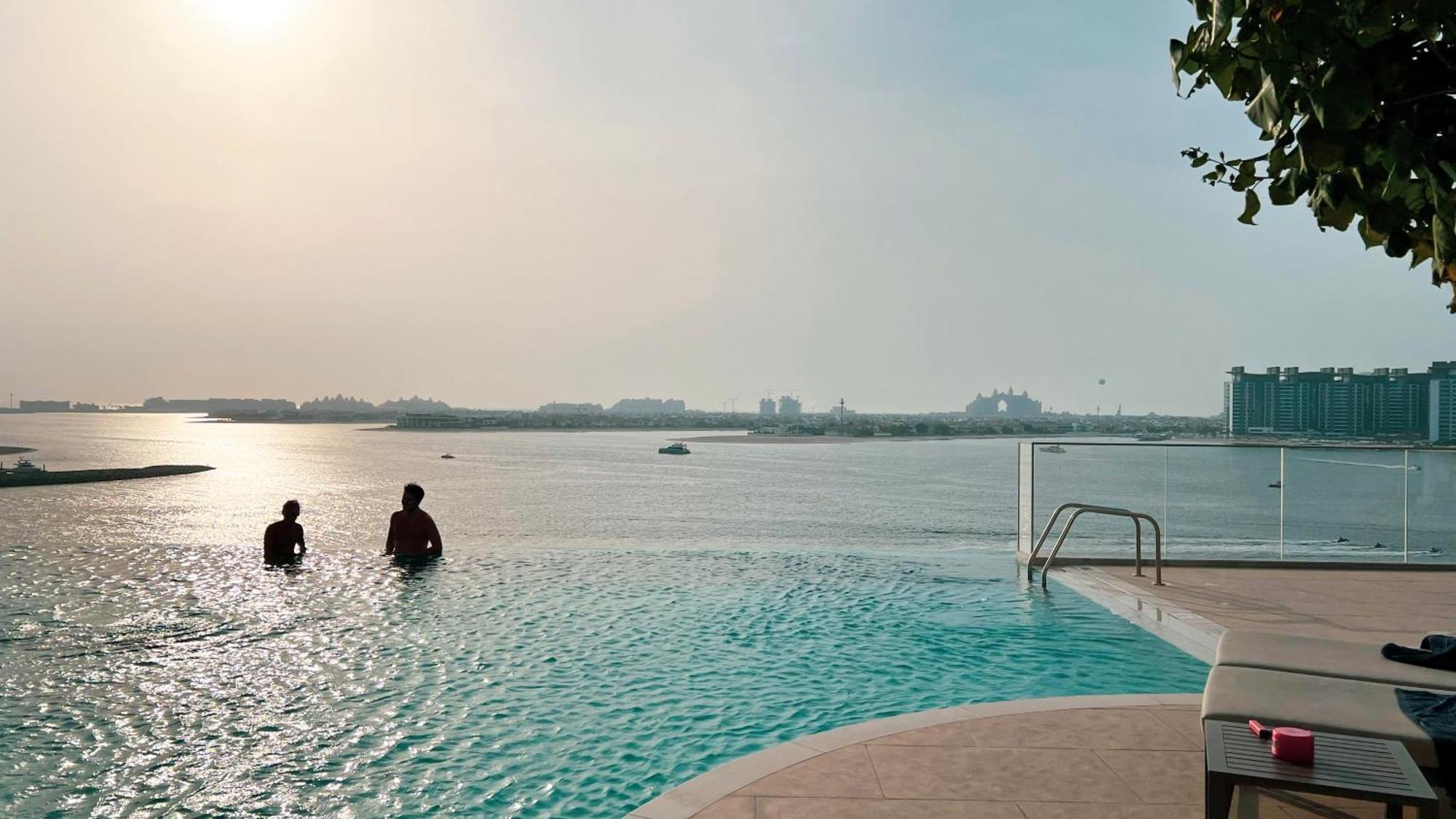 Lux Spacious 1 Bedroom - Beachfront And Seaview Aparthotel