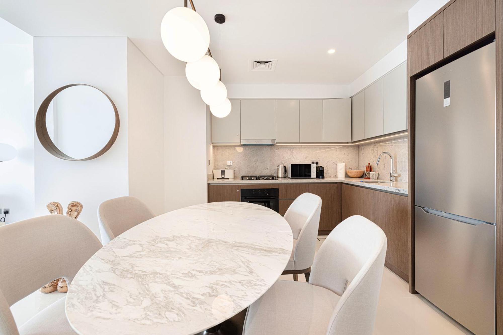 Appart hôtel Lux Spacious 1 Bedroom - Beachfront And Seaview