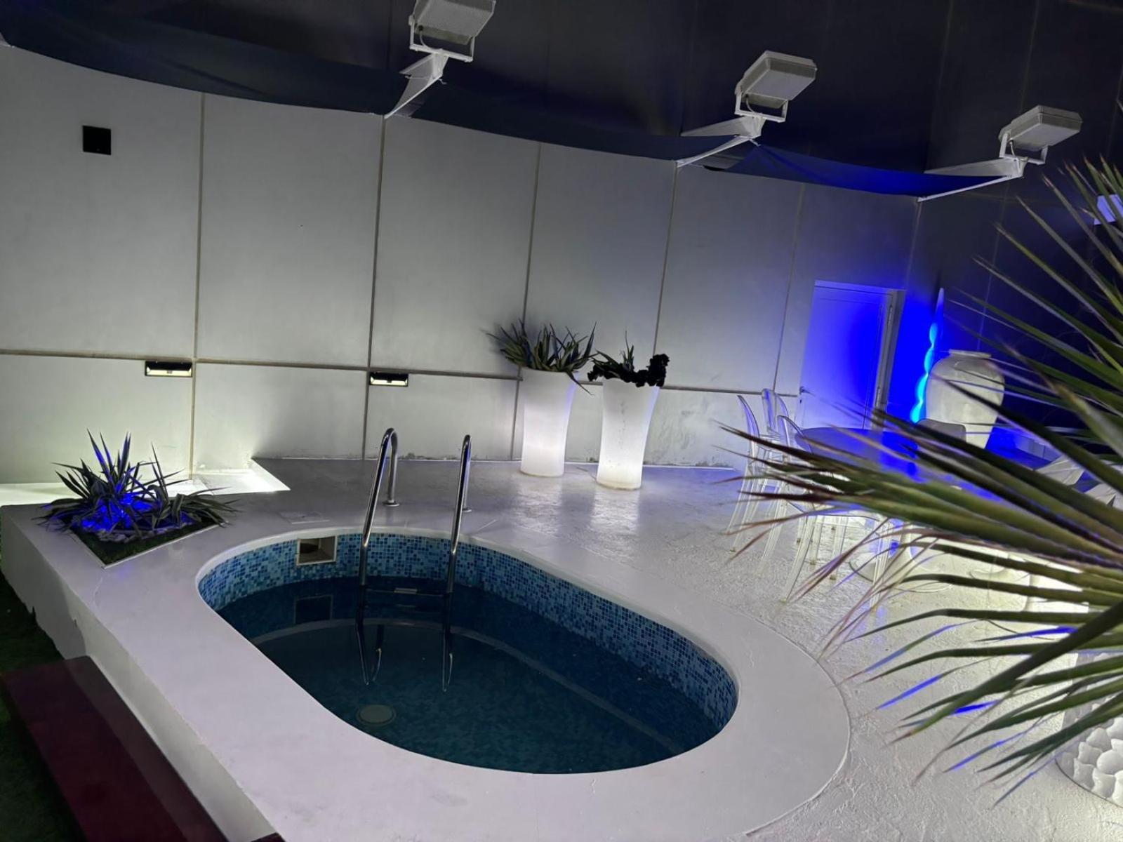 Guest In Vvip Penthouse With Terrace Full Sea View And Private Pool Due The Architecture Of The It S Not Avisable For Musli Pensión Dubái