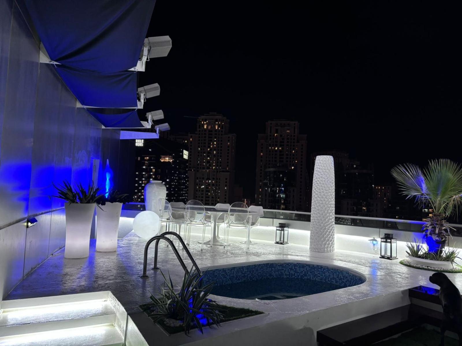 Pensión Guest In Vvip Penthouse With Terrace Full Sea View And Private Pool Due The Architecture Of The It S Not Avisable For Musli *