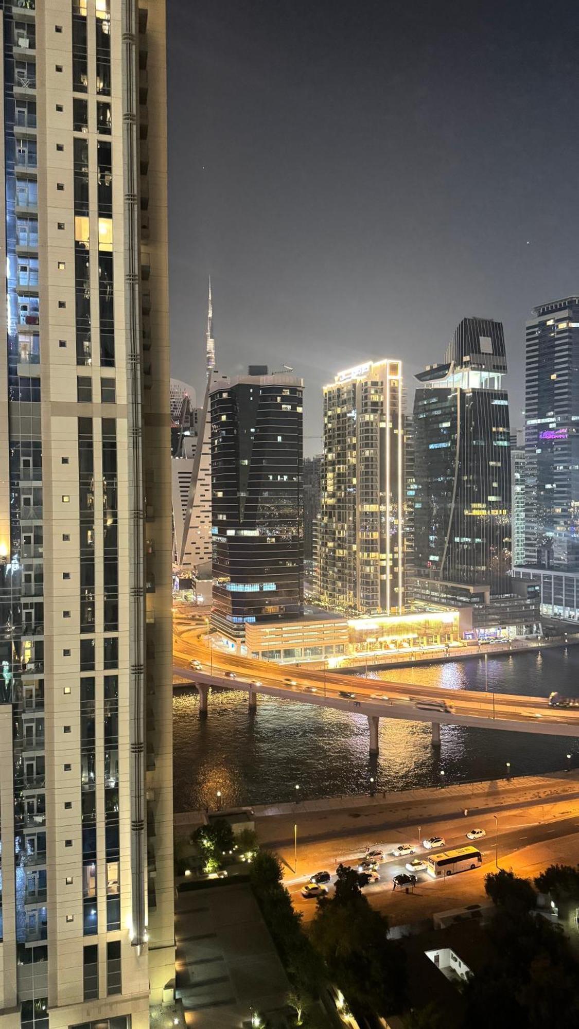 Apartamento Amazing 1 Bedroom - Downtown Dubai, Canal & Burj Views