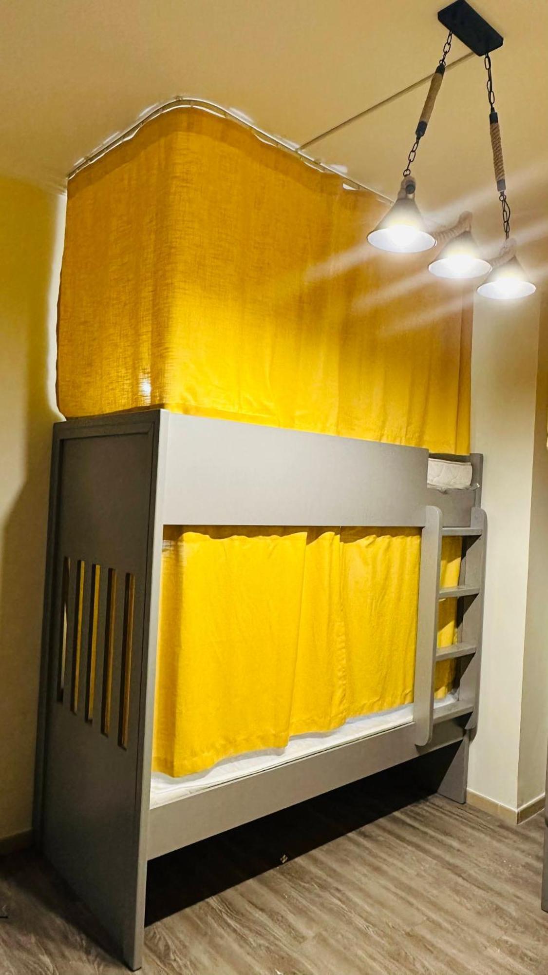 Capsulehotel Route 66 *