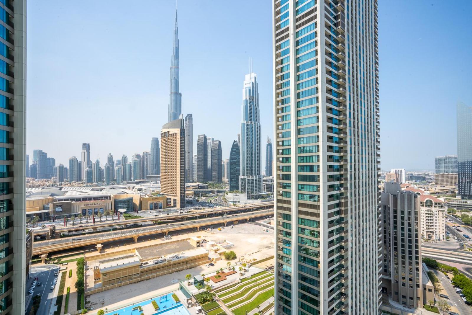 Rh - Burj Khalifa View, 03br With Maid's Room, 7 Mins Walk To Burj Khalifa * Dubai