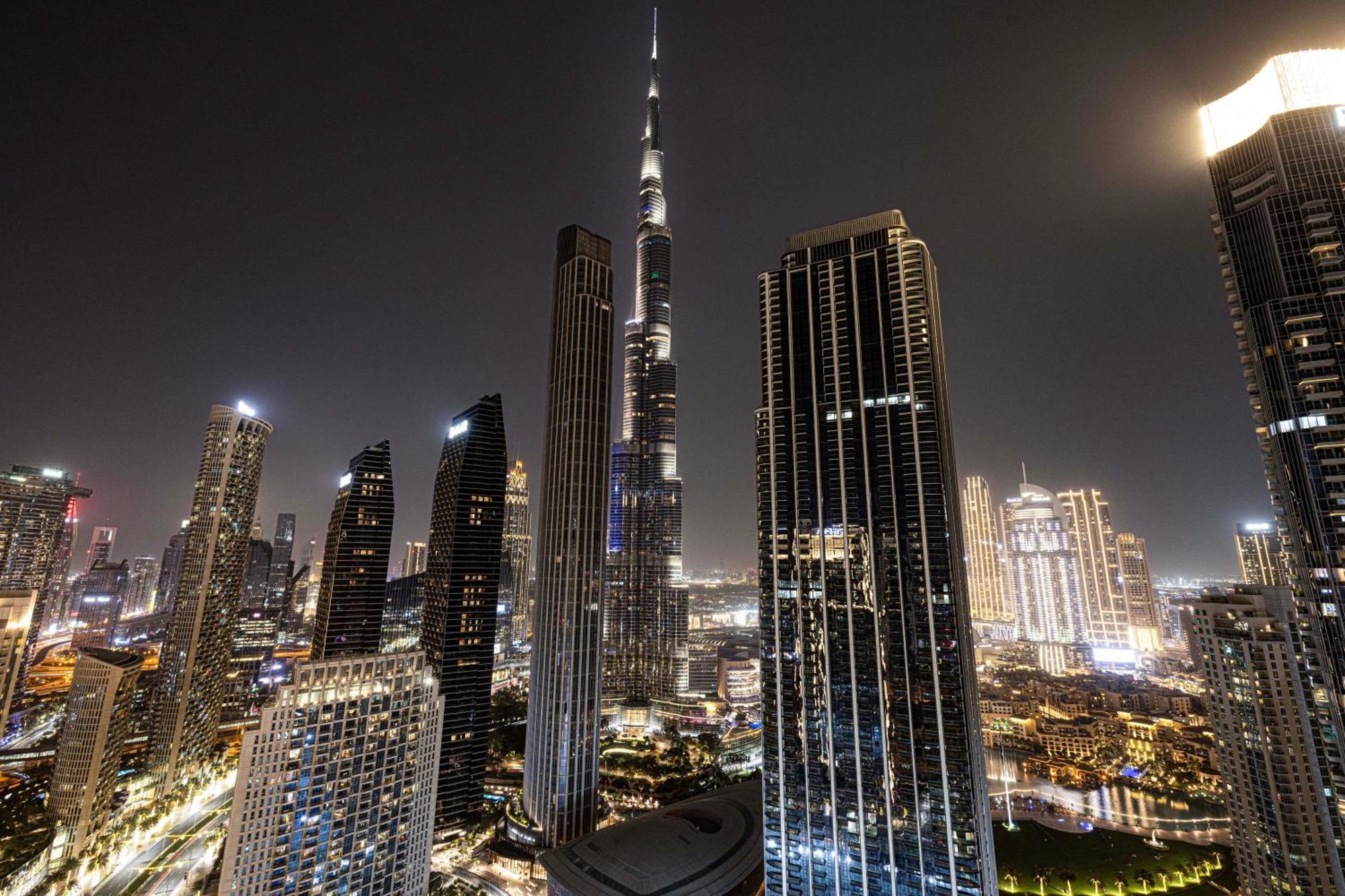 Lux Escape, Burj Crown Opera View, Near Mall *