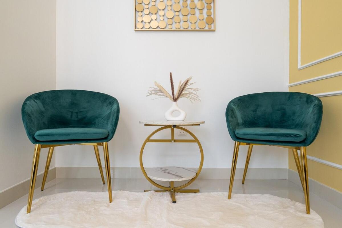 Appartement Glamorous 2-bedroom Retreat In Blvd Crescent Near Mall