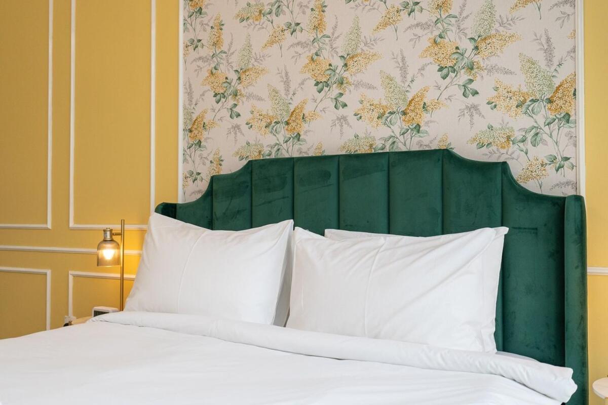 Glamorous 2-bedroom Retreat In Blvd Crescent Near Mall Appartement *