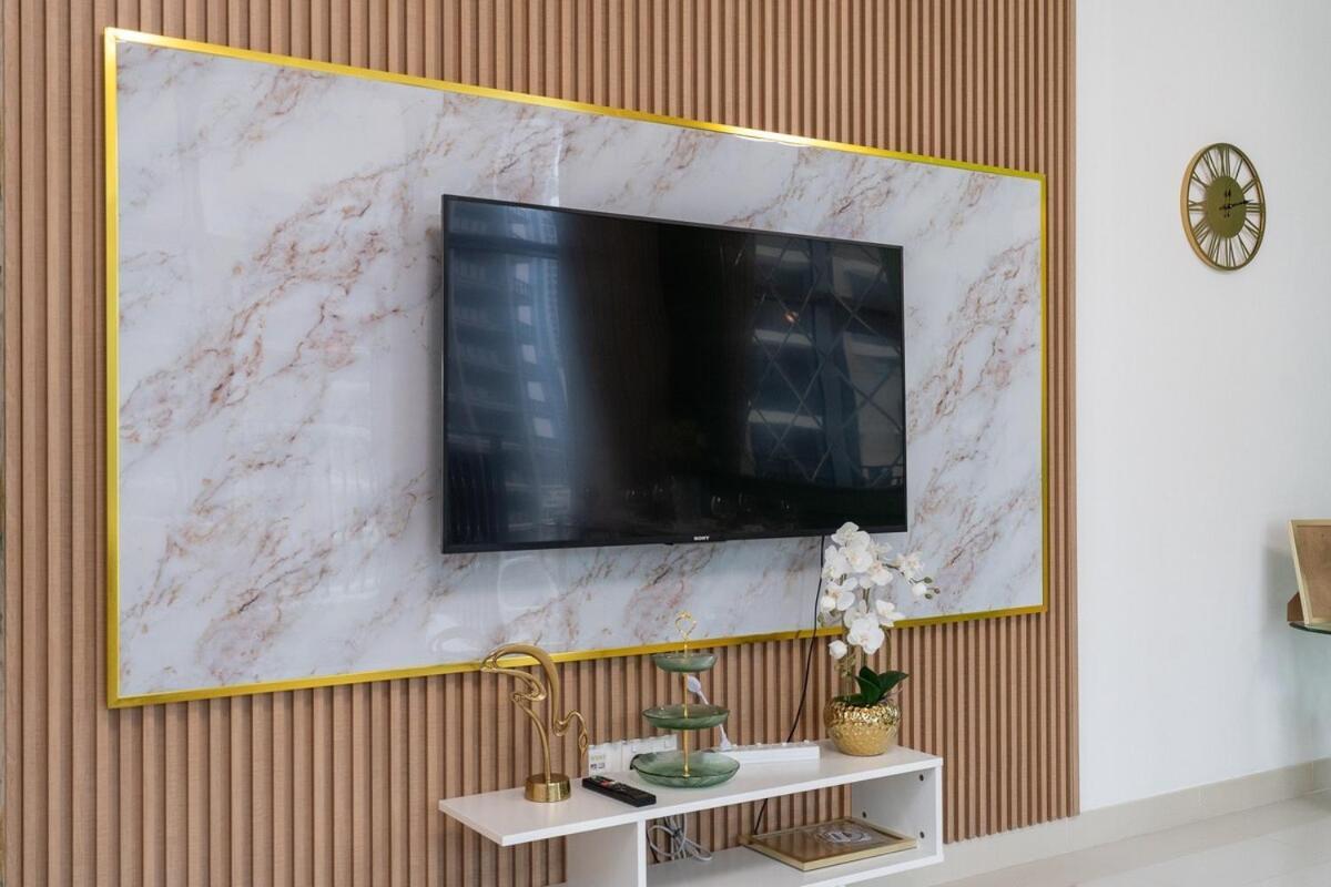Appartement Glamorous 2-bedroom Retreat In Blvd Crescent Near Mall Dubaï