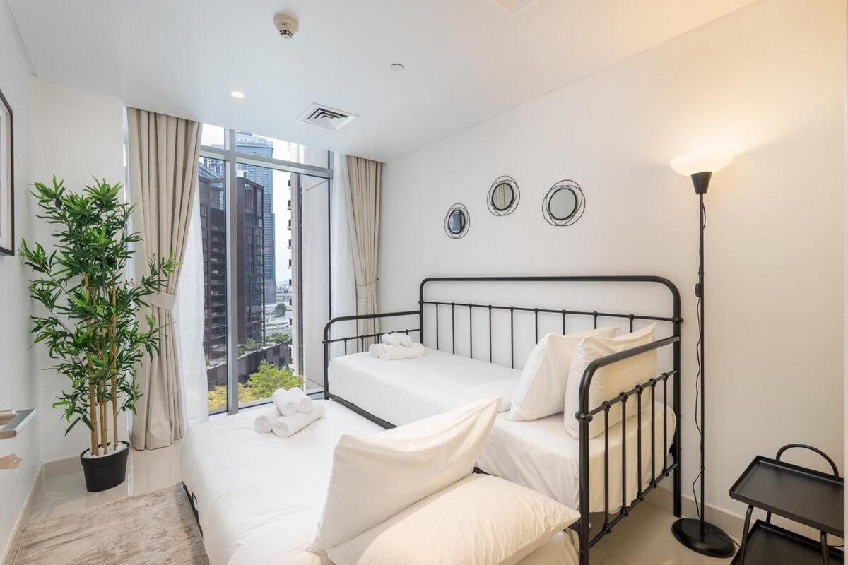 Appartement Glamorous 2-bedroom Retreat In Blvd Crescent Near Mall *