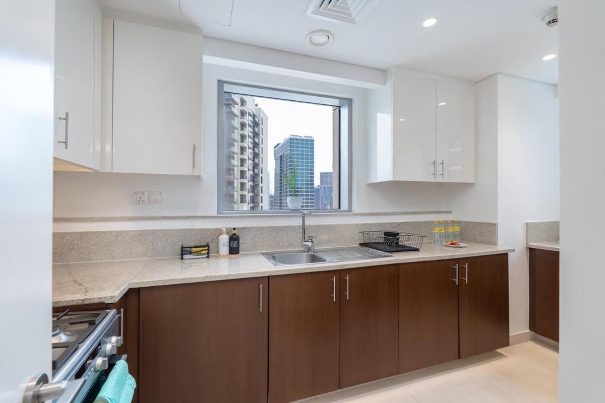 Glamorous 2-bedroom Retreat In Blvd Crescent Near Mall Dubaï