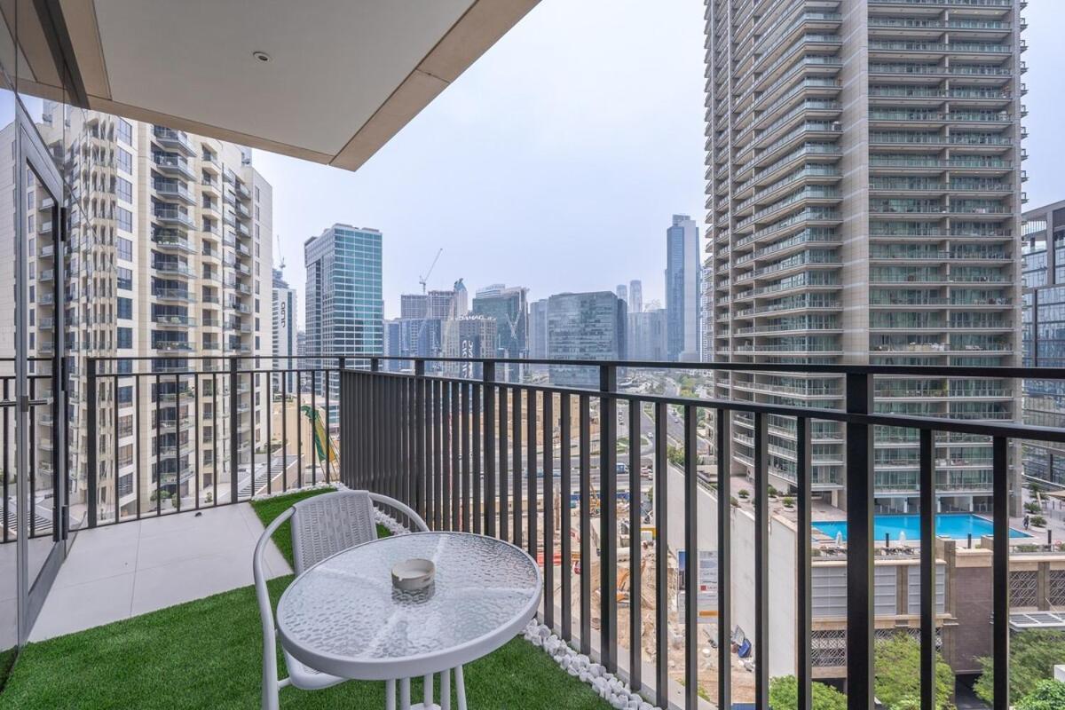 Glamorous 2-bedroom Retreat In Blvd Crescent Near Mall Dubaï