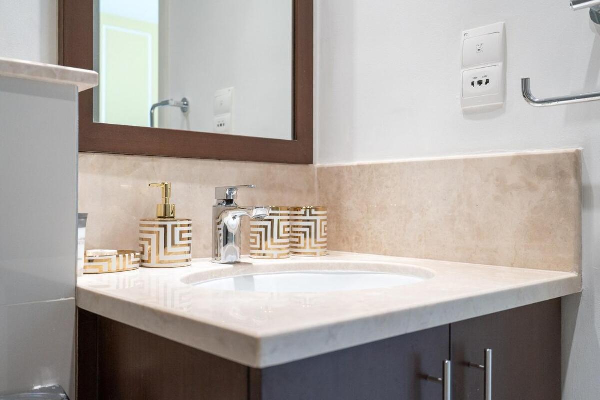 Appartement Glamorous 2-bedroom Retreat In Blvd Crescent Near Mall *