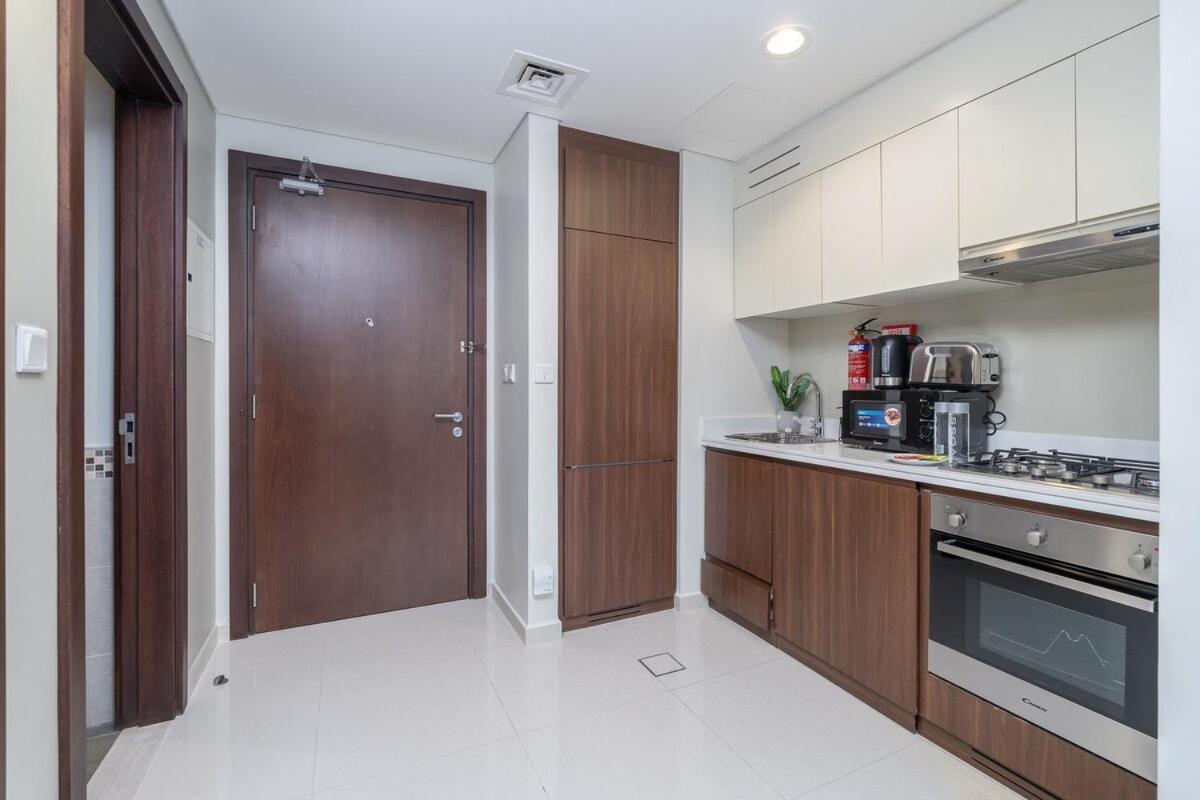 Awesome 1-bedroom With Burj Views At Vera Tower In Business Bay Dubaï