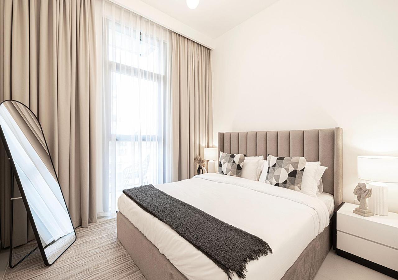 Lux Escape, Burj Crown Opera View, Near Mall *
