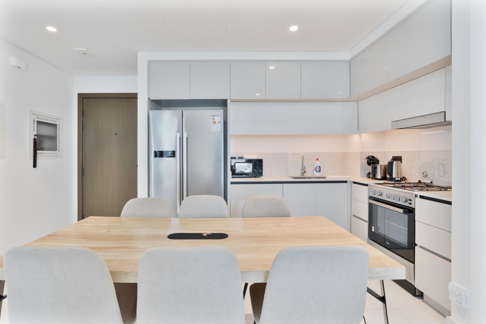 Beachfront 2-bdr, High Floor, Sea And Palm View, Access Dubaï