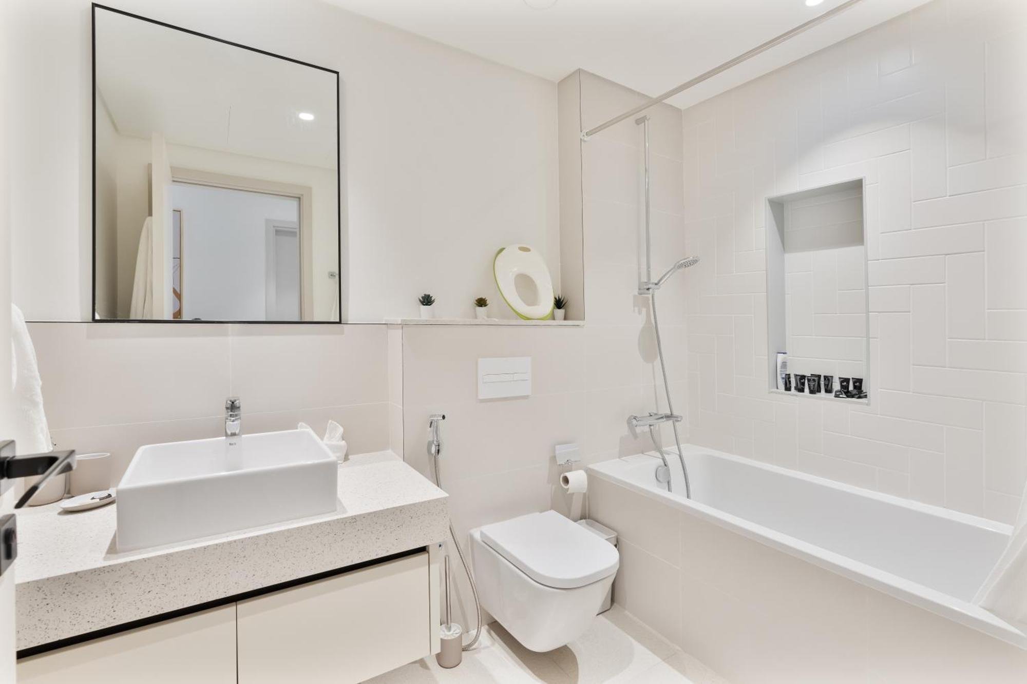 Beachfront 2-bdr, High Floor, Sea And Palm View, Access * Dubaï