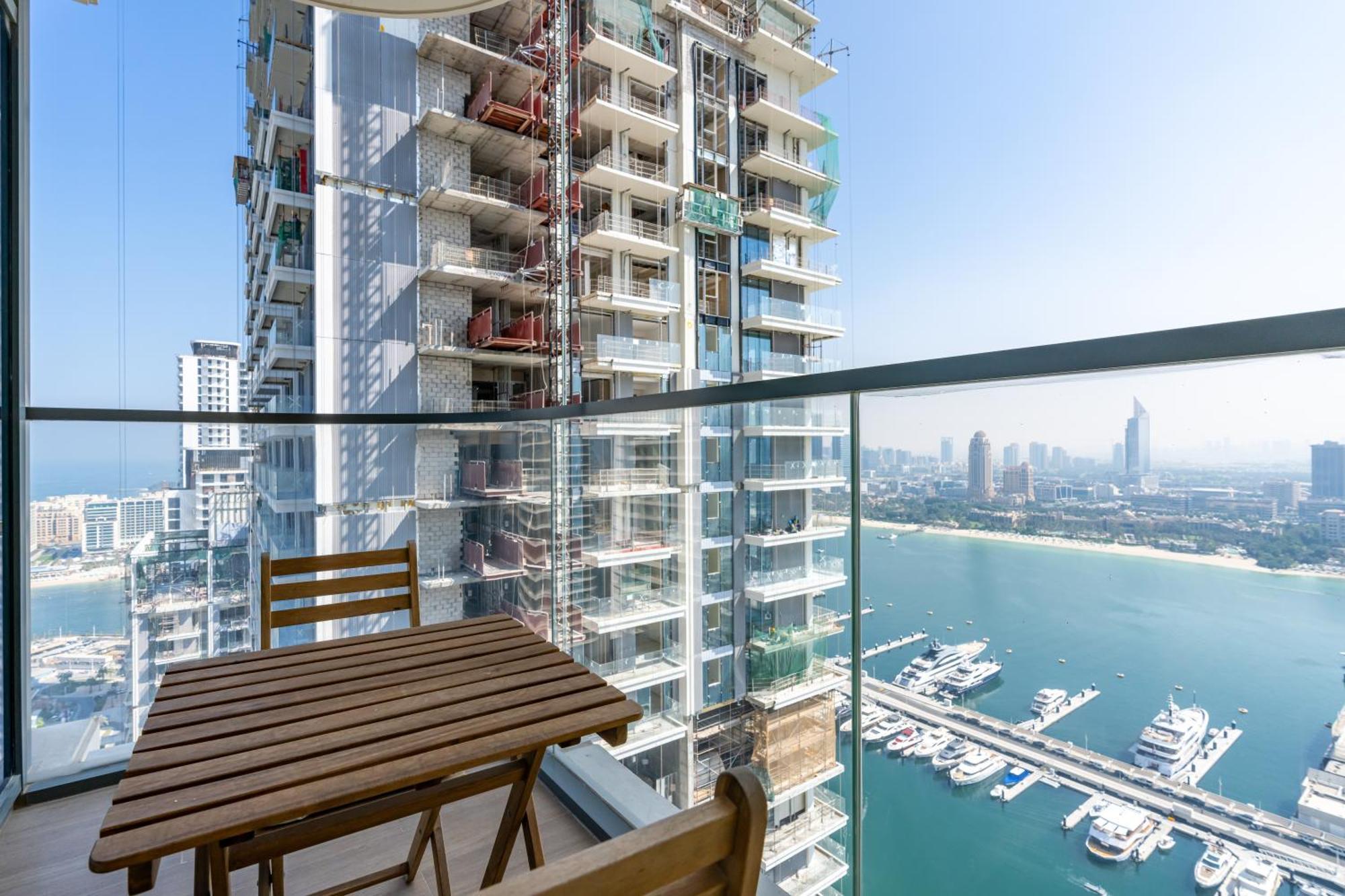 Beachfront 2-bdr, High Floor, Sea And Palm View, Access Appartement Dubaï
