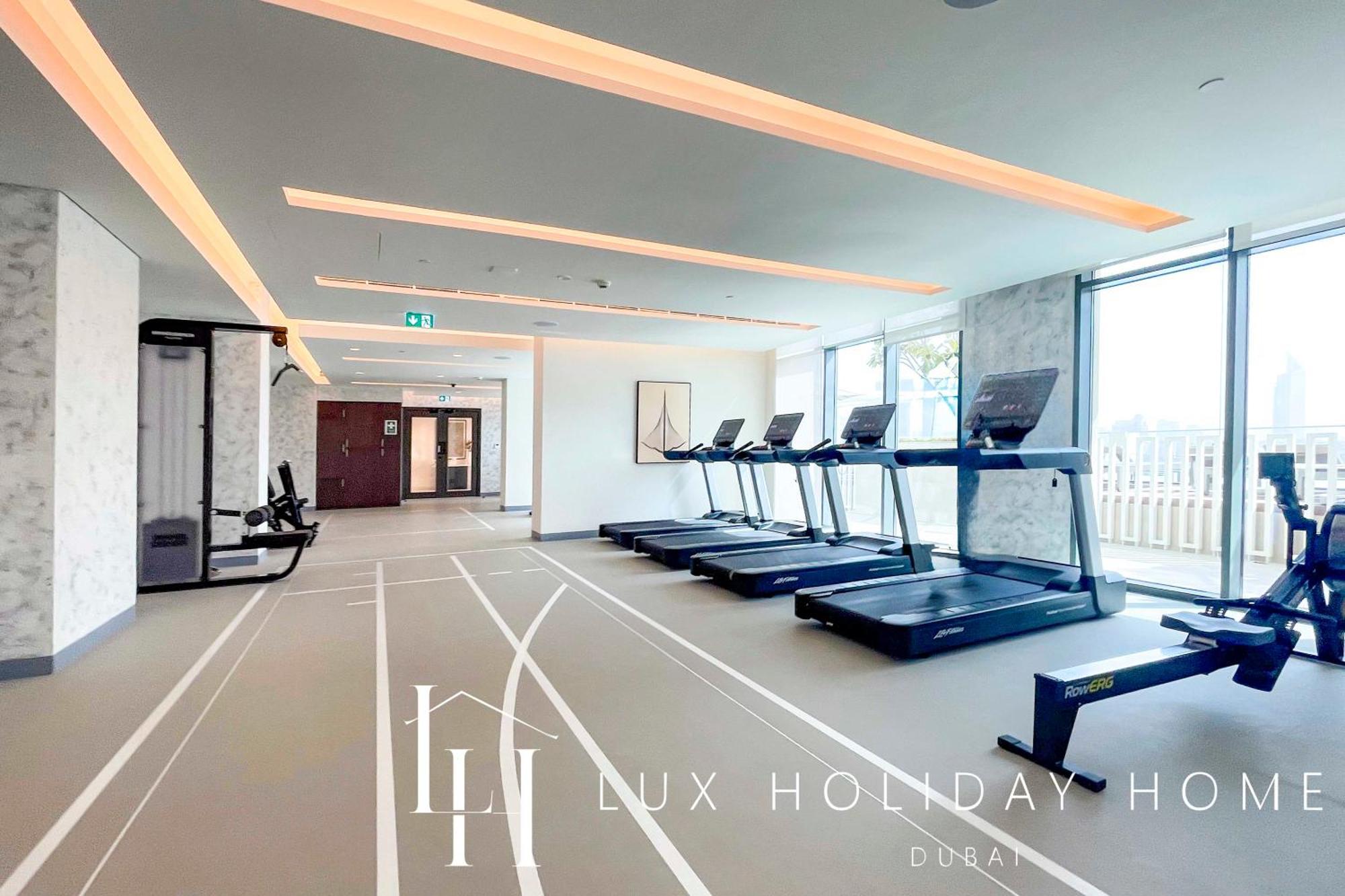 Lux The Marina Vista Beachfront 4 *