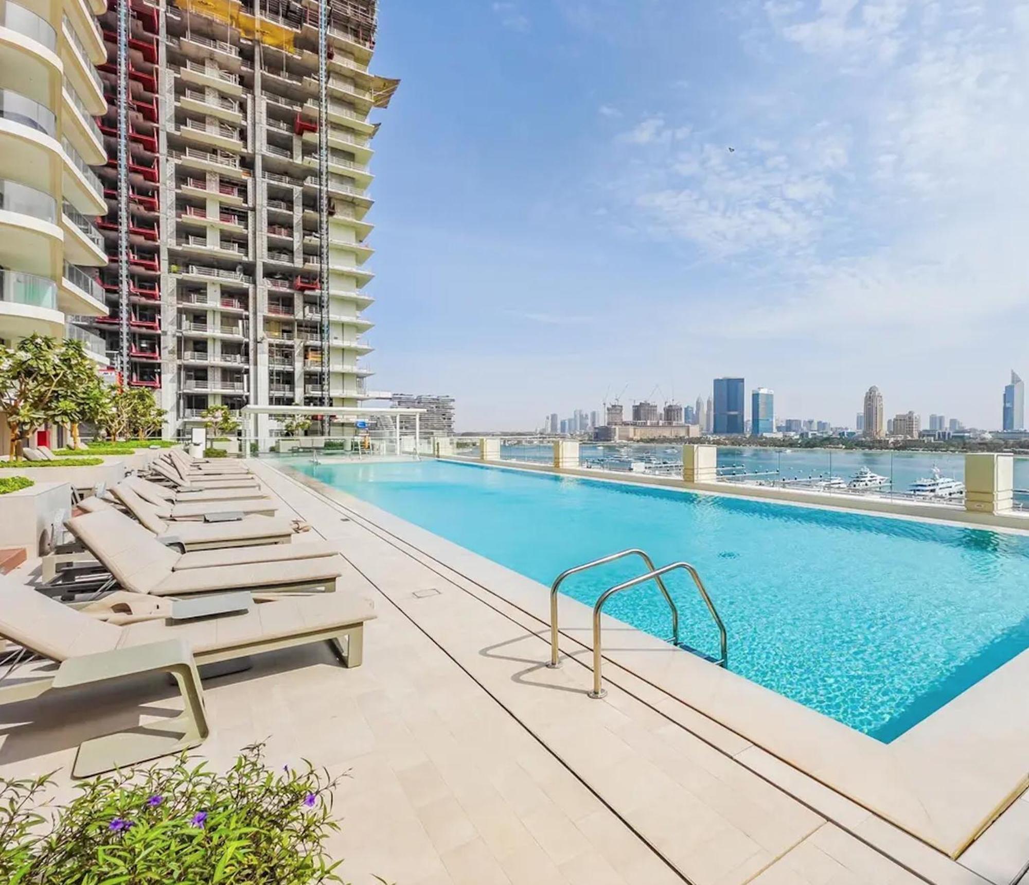 Beachfront 2-bdr, High Floor, Sea And Palm View, Access Appartement Dubaï