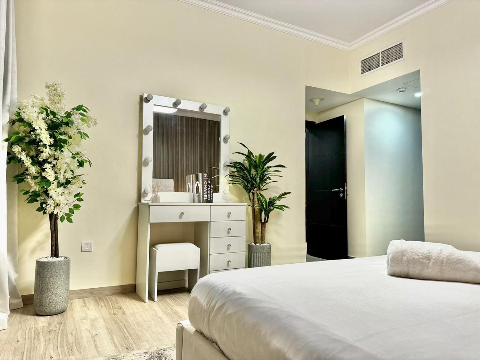Modern 2 Bedroom In Marina Apartemen *