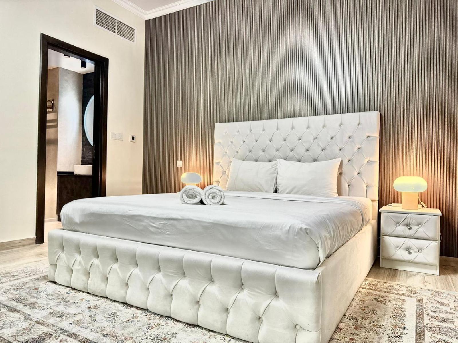 Modern 2 Bedroom In Marina * Dubai