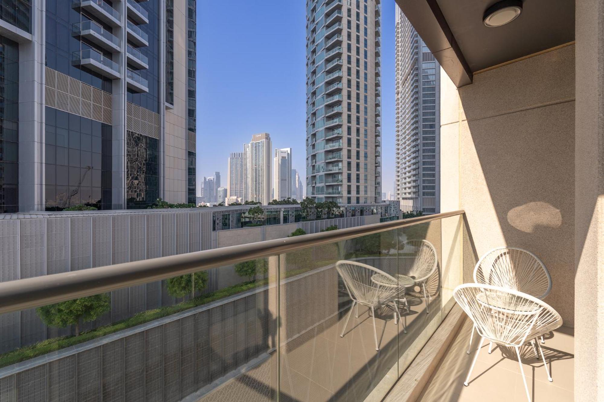 Lägenhet Heaven Crest Downtown - And 1 Bedroom 2 Minute Walk To Mall And Burj Khalifa *