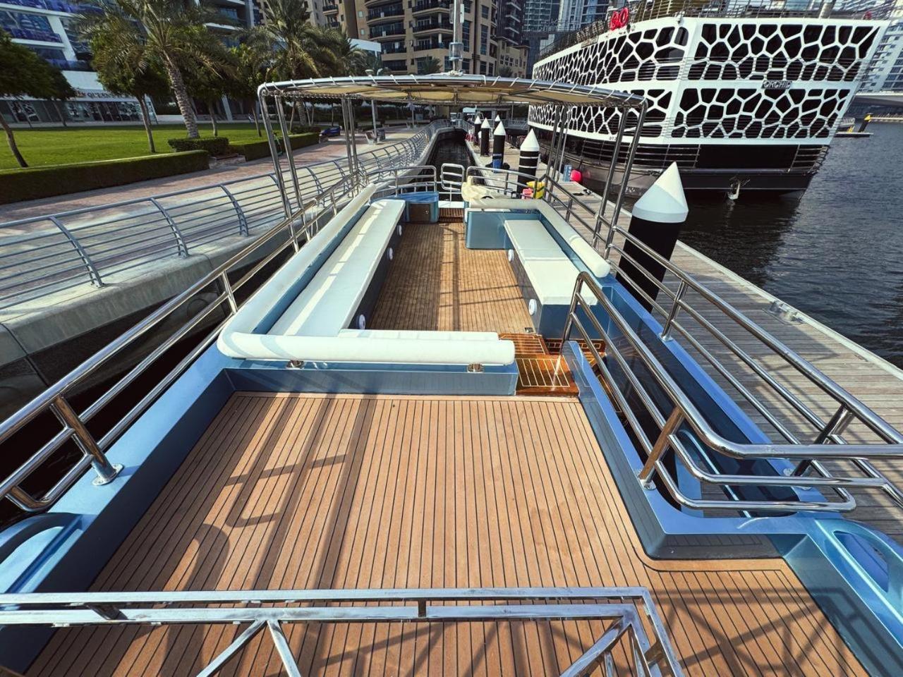 Botel Overnight Super Yacht - Orchid *