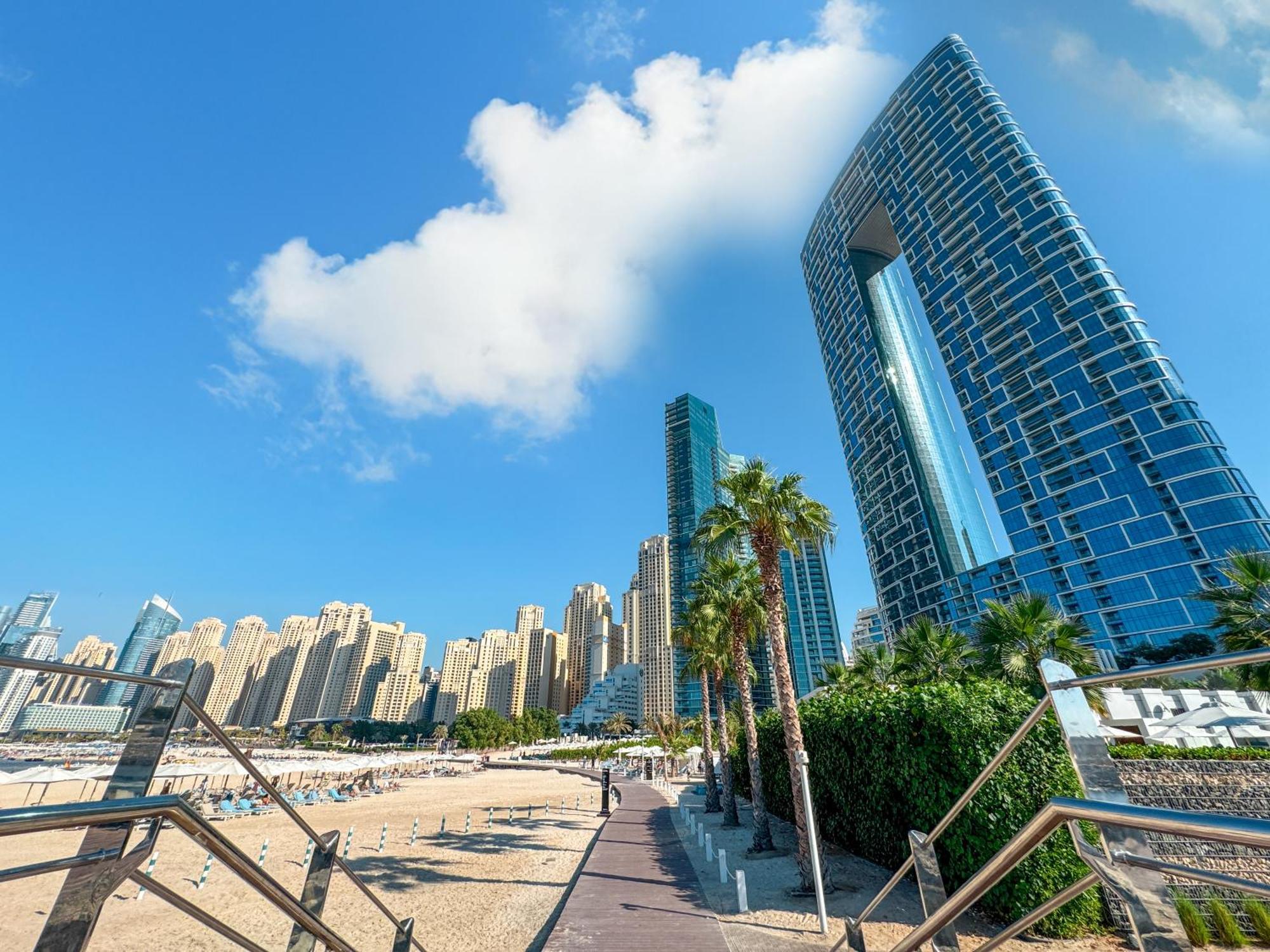 Beachfront Bliss 2br Eye & Full Sea View At The Address Appartement