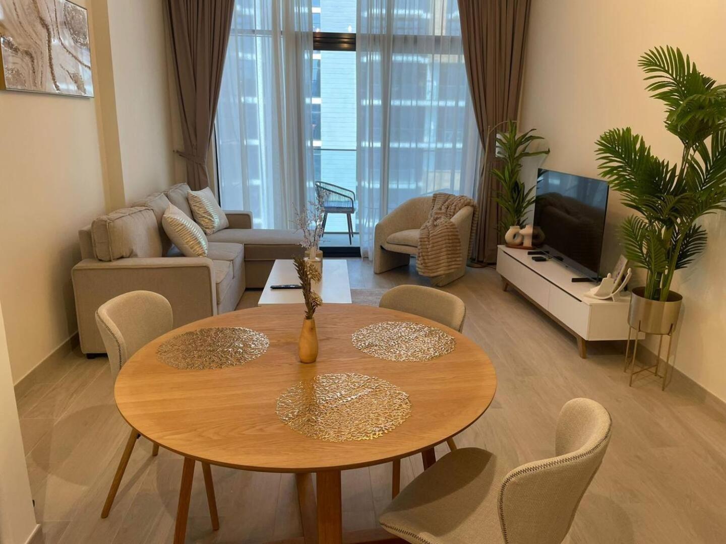 Pleasant New One Bedroom Azizi Riviera Dubaï