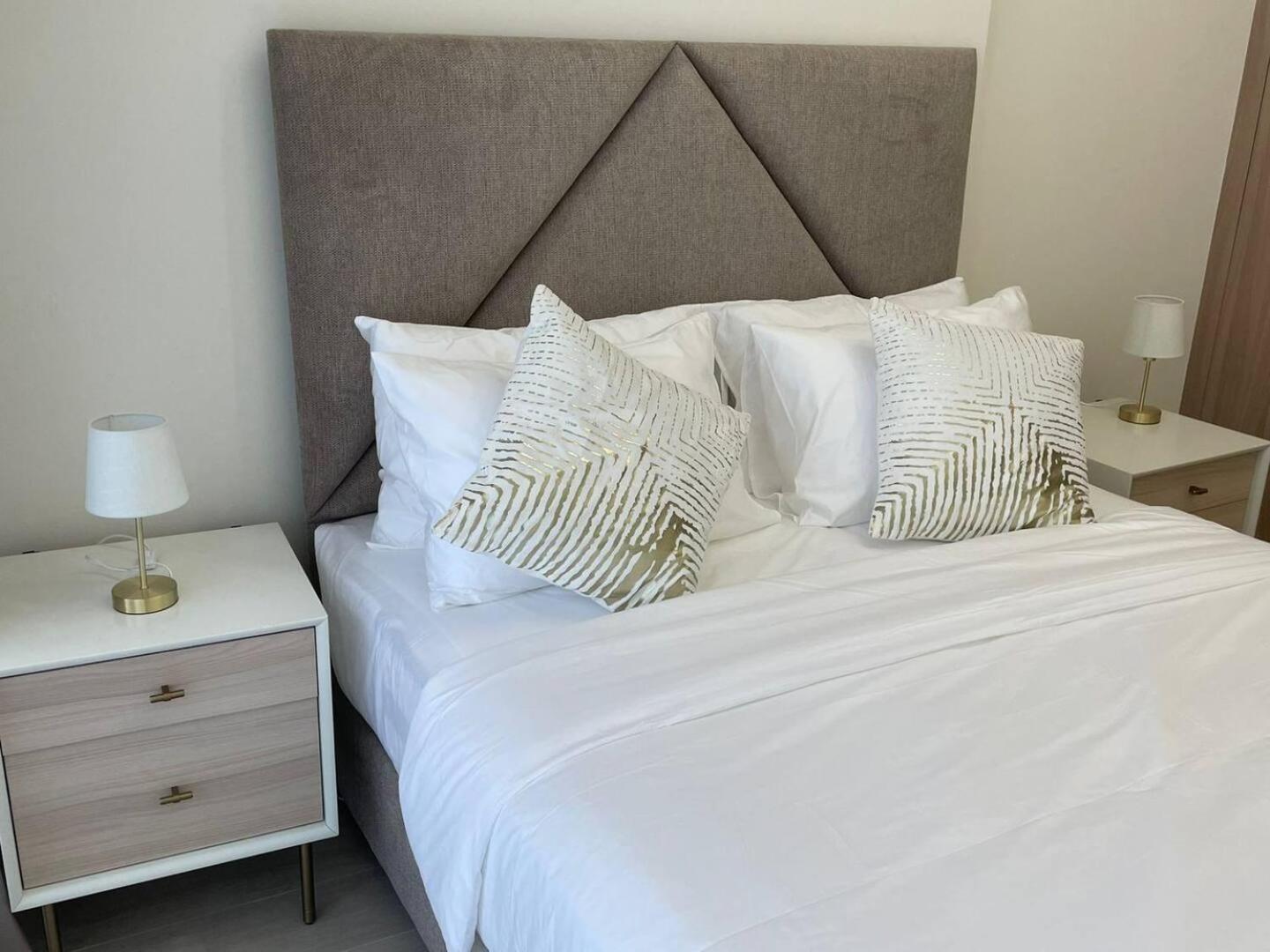 Lägenhet Pleasant New One Bedroom Azizi Riviera *