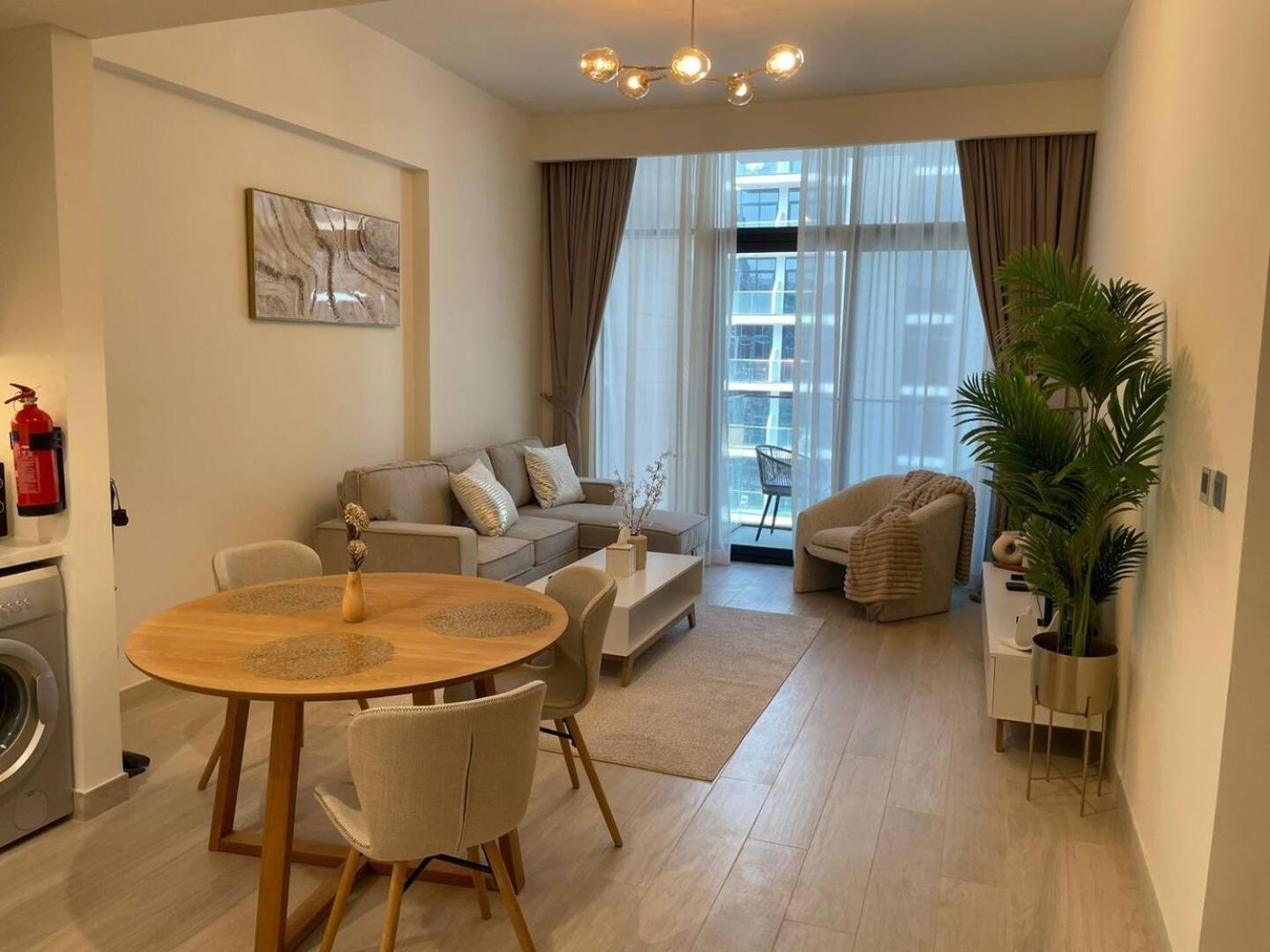 Pleasant New One Bedroom Azizi Riviera Dubaï