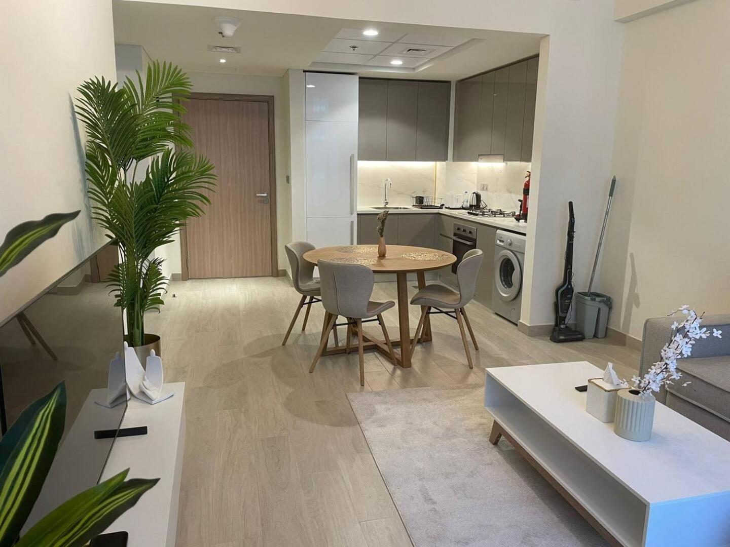 Pleasant New One Bedroom Azizi Riviera Lägenhet *