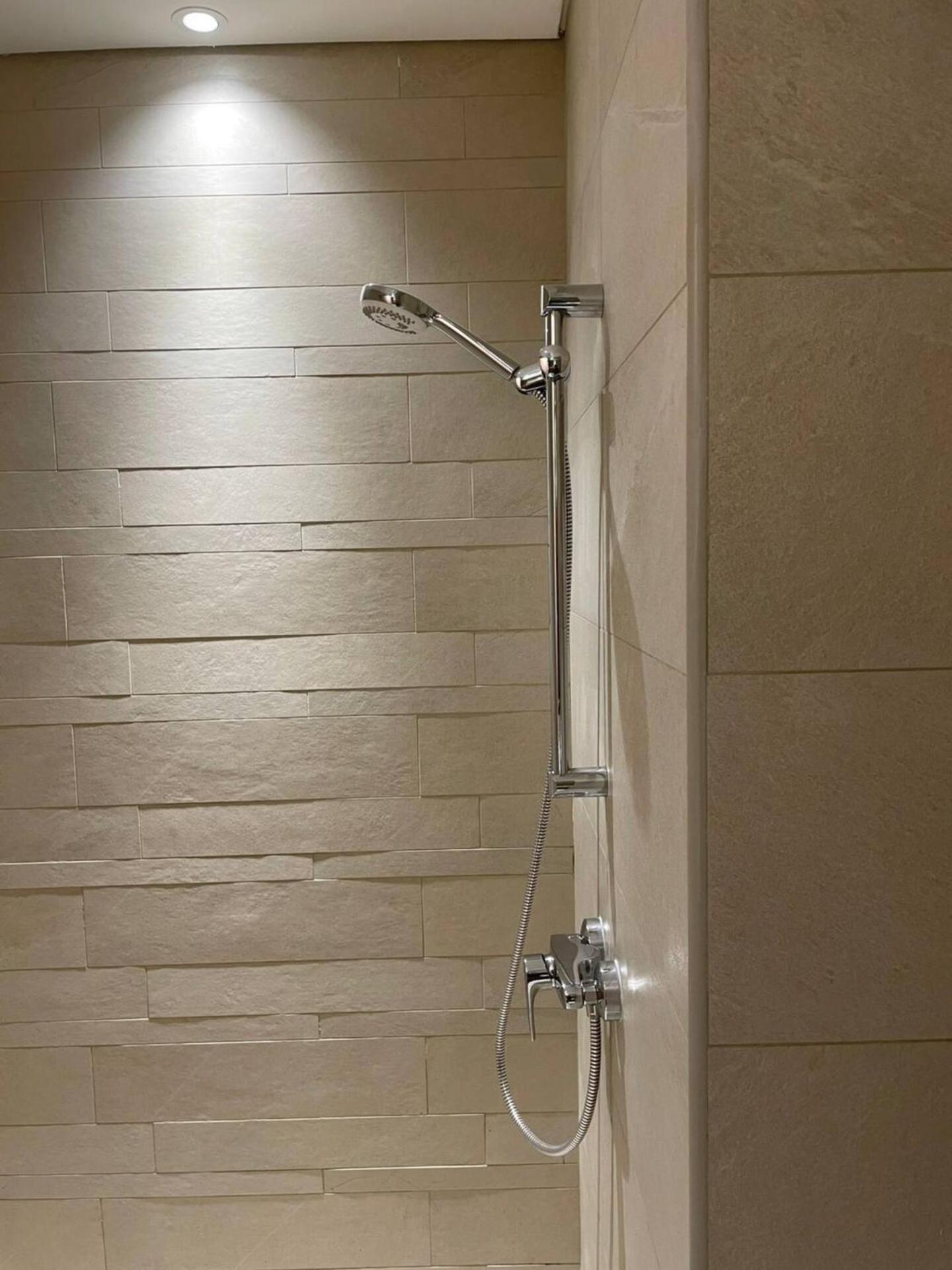 Lägenhet Pleasant New One Bedroom Azizi Riviera Dubai