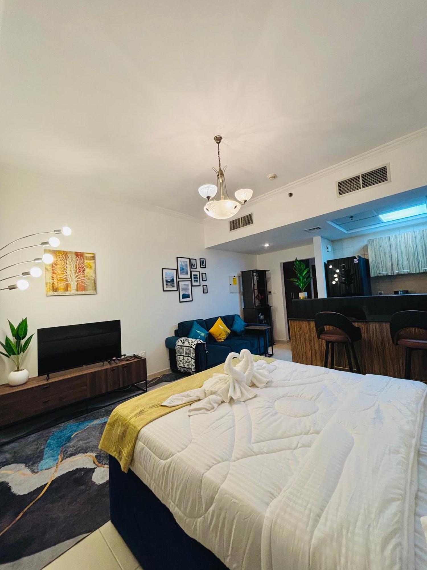 Apartemen Stunning With Rooftop Pool, Balcony & Gym *