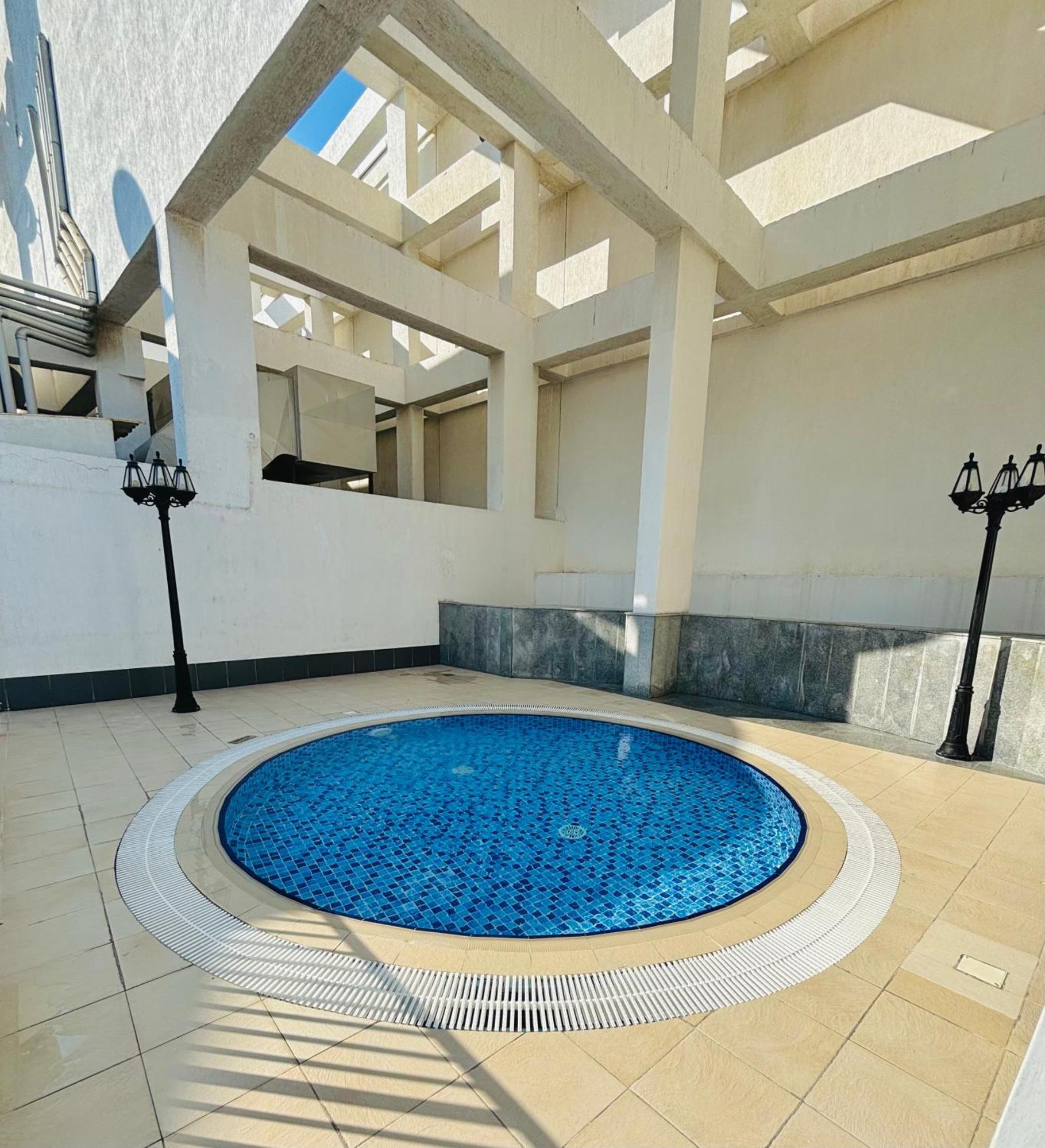 Apartemen Stunning With Rooftop Pool, Balcony & Gym Dubai