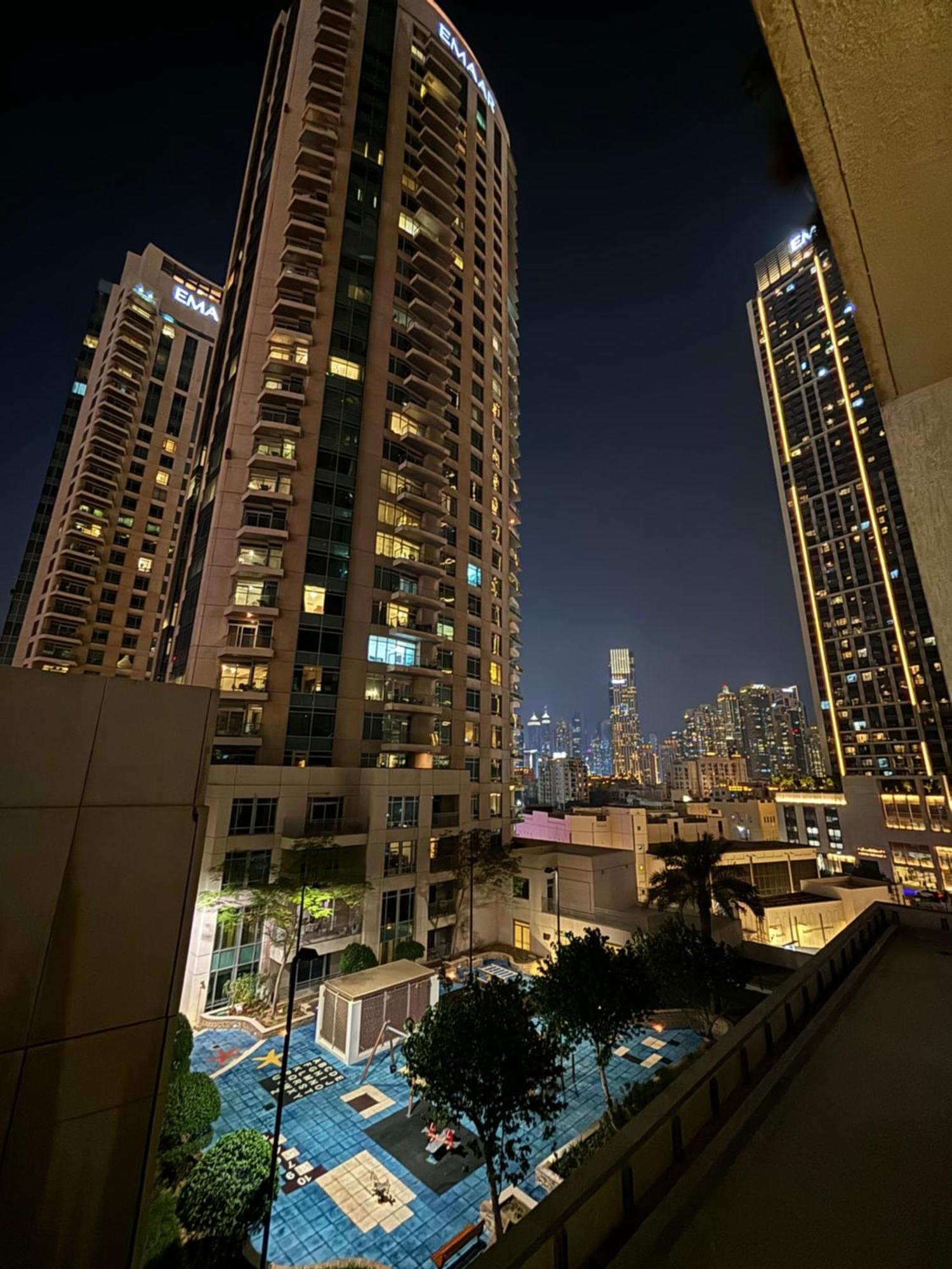 Apartemen Stunning With Rooftop Pool, Balcony & Gym *