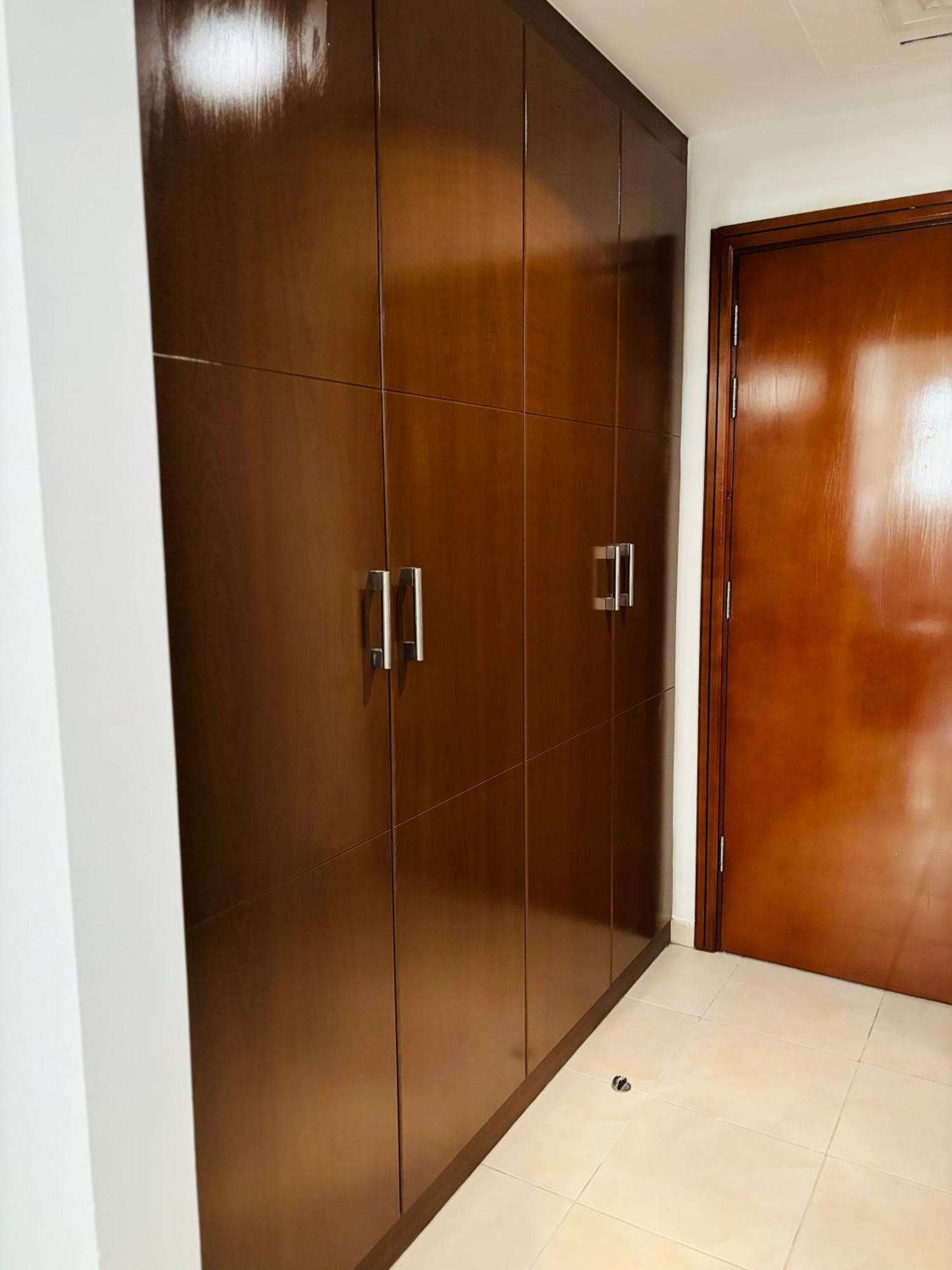 Stunning With Rooftop Pool, Balcony & Gym Apartemen