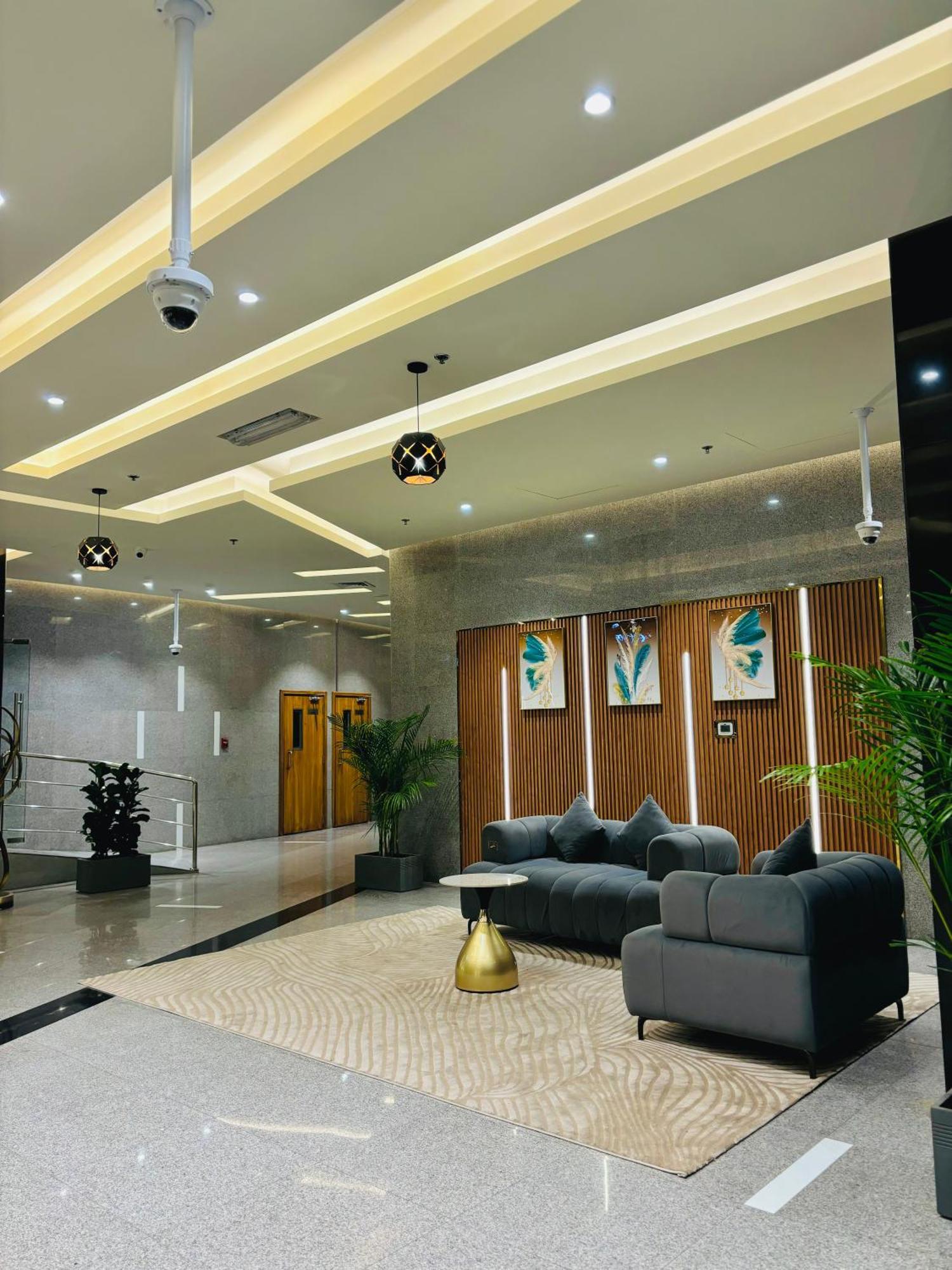 Stunning With Rooftop Pool, Balcony & Gym Apartemen Dubai
