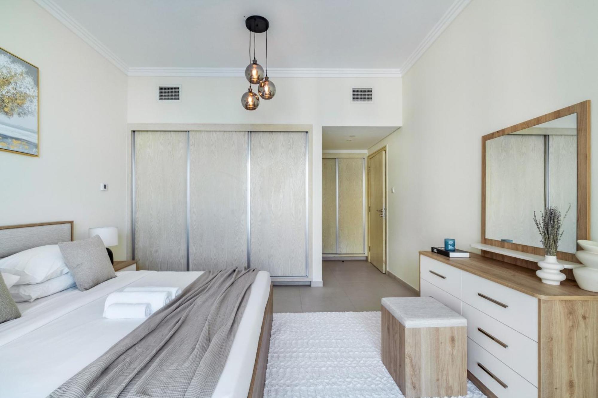 Classic Retreat In Jbr With Private Access Appartement Dubaï